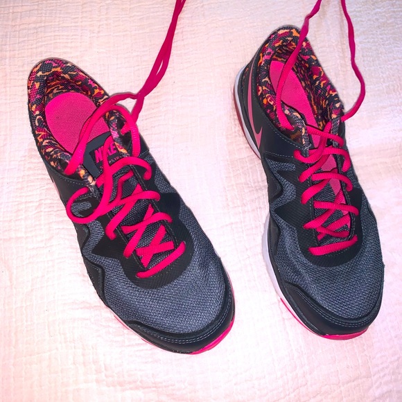 Nike Shoes - Size 7.5 Nike Sneakers